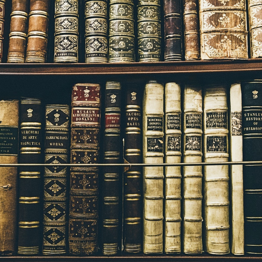 Retrovert Candles Bookworm retro design